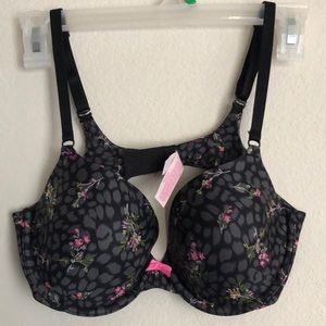 Victoria’s Secret bra, size 36C.